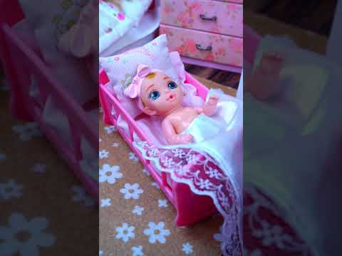 Видео: Do your Barbie's have such a dollhouse ?