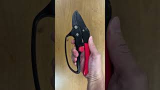 SONO G702 Ergonomic Pruning Shears for Clean Cuts