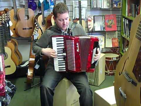 Mark plays a New Scarlatti 48 Bass Accordion @ Hob...