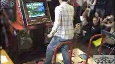 Japan Expo 06 - Razzi - Red Zone