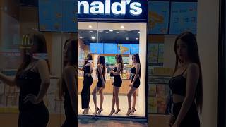 #bangkokcity #thailandtravel #citywalk #travelthailand #daytour #walkingtour #asia #travelguide #fpy