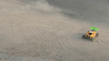 Redcat Shockwave 1/10 scale nitro bashing on the street 05