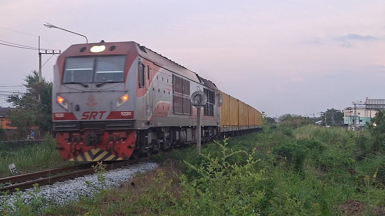 ขบวนรถสินค้า 608 จันเสน - มาบตาพุด ดีเซลCRRC CDA5B1 No.5220 ผ่านกม.150 18:04 น. ตามเวลาประกาศ