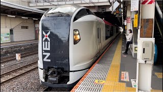 【E259系Ne003編成  OM出場回送】E259系ｸﾗNe003編成が回送電車として警笛を鳴らして大宮駅11番線を発車するシーン（回8841M）2022.10.11