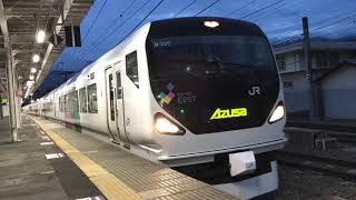JR東日本E257系0番台大月駅発車。