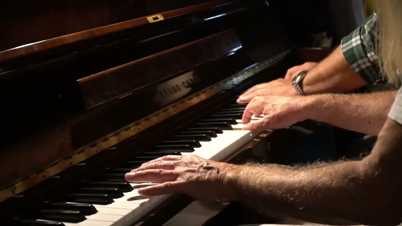 David and Adonis playing some wonderful music on the piano at the Bon Bon Jazz Bar Malaga.