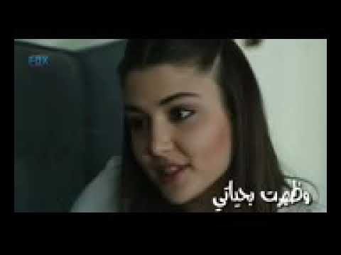 مع انك مصيبة مجنونة وعنيدي 