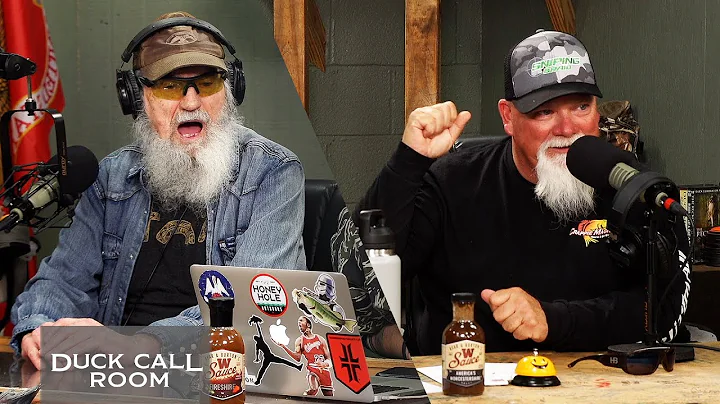 Uncle Si's Giant Snake Phobia Come to Life! | Duck Call Room #216