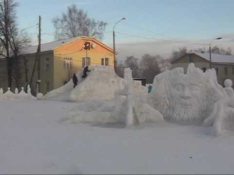 Снежный городок на городской площади