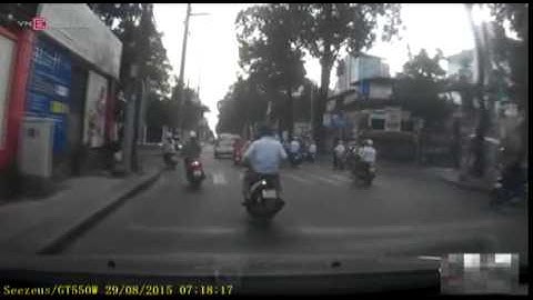 Cướp rình theo cô gái qua 2 ngã tư để giật dây chuyền vàng - Vnexpress.net