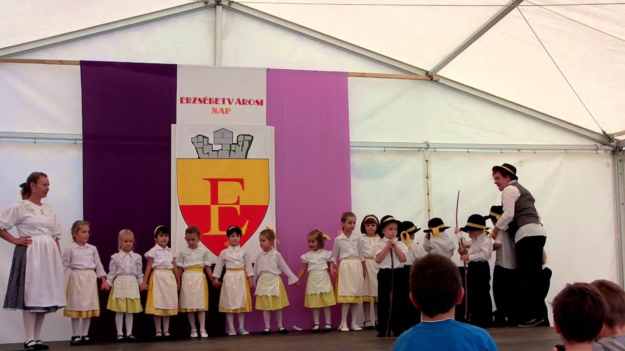 Óvodások szüreti tánca