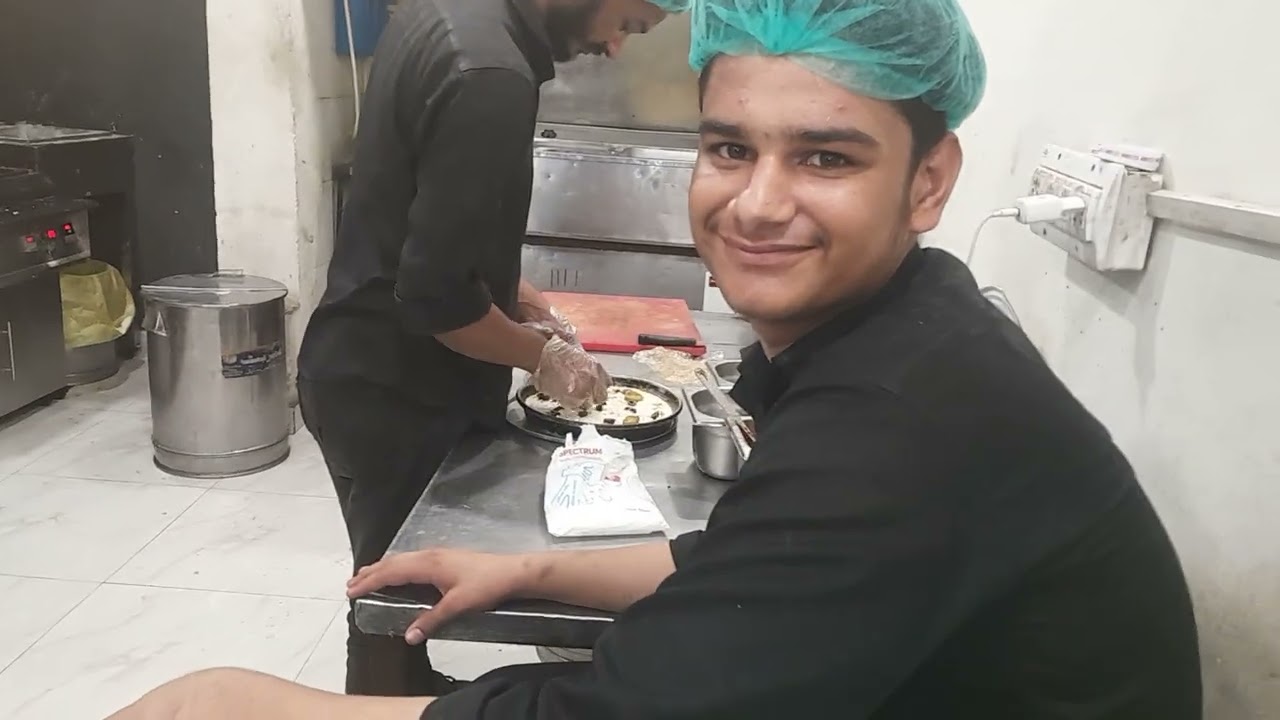 BUTT SWEET BAKER LIVE  BAKING  MEDIUM PIZZA 🍕 ENJOY 😉 BUTT