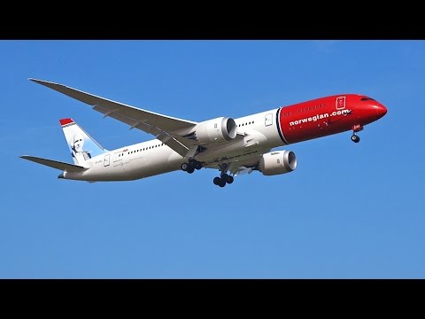 Norwegian Boeing 787-9 EI-LNJ Landing at London Gatwick Airport Runway 08R