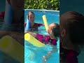 ПРИКОЛЫ и ПРАНКИ Старшей сестры и Младшей сестры в БАССЕЙНЕ #shorts