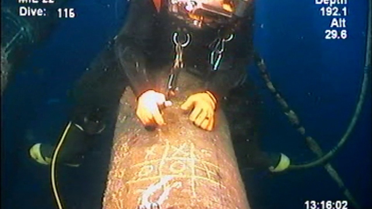 Global - Diver versus ROV