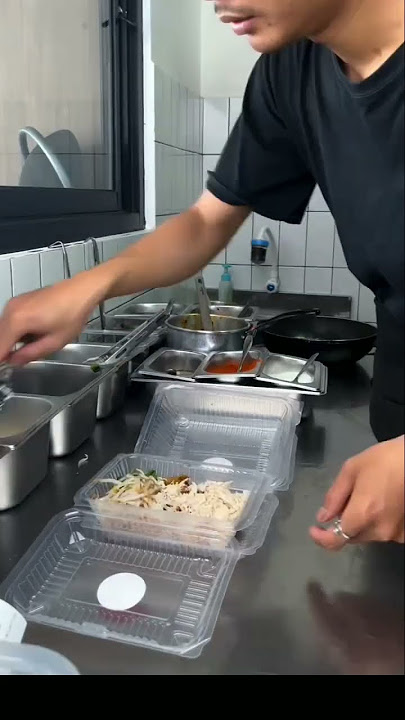 kesibukan di kitchen.