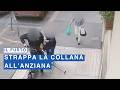 Si avvicina con il monopattino e strappa la collana a un'anziana: il momento del furto