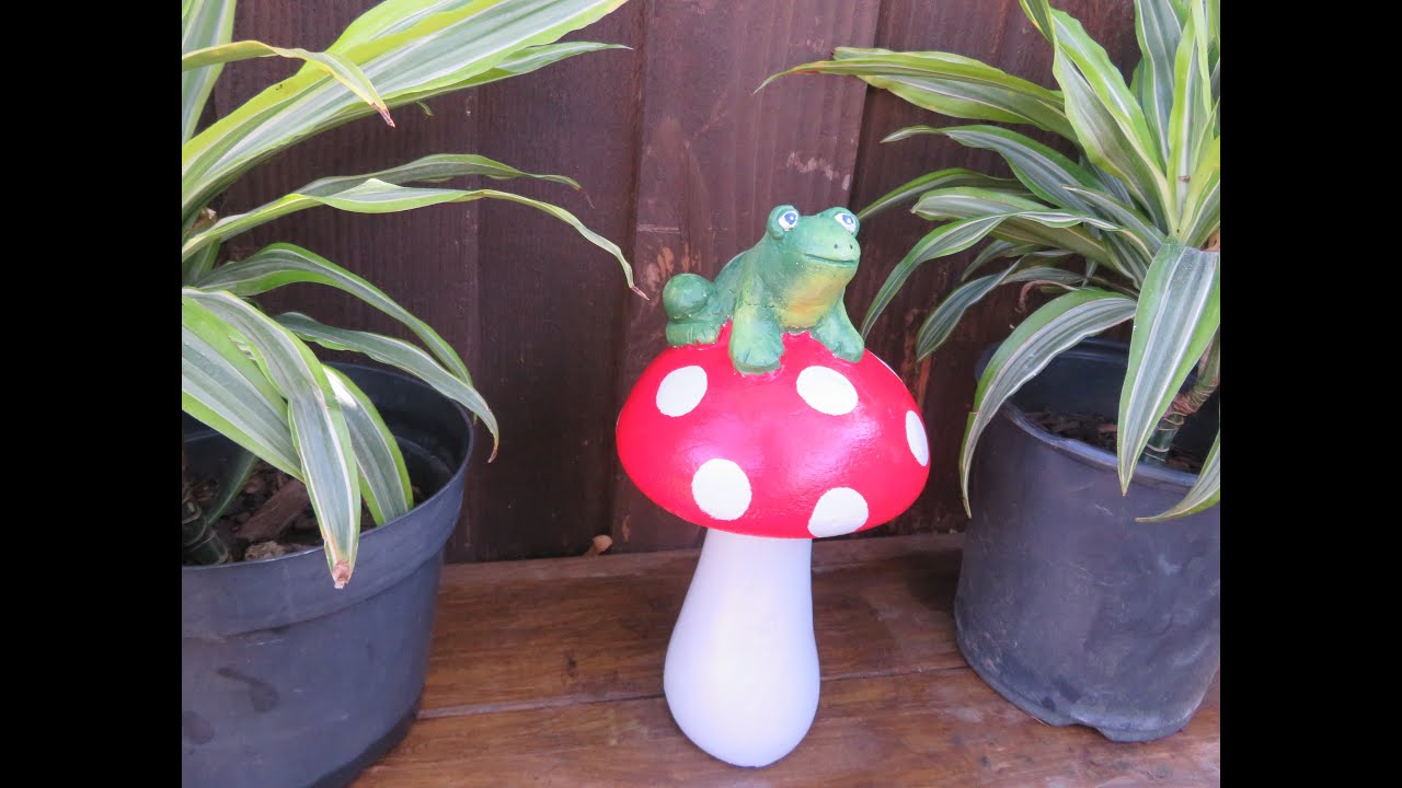 Honguito con Ranita de Cemento. Cement Mushroom and Frog