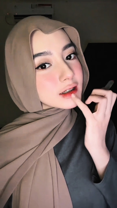 gakuat liat bibirnya😝