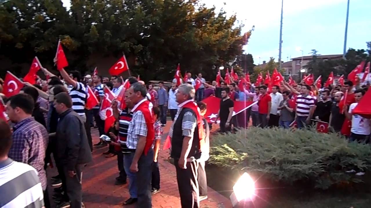 DEĞİRMENKÖY BAYRAĞA SAYGI YÜRÜYÜŞÜ