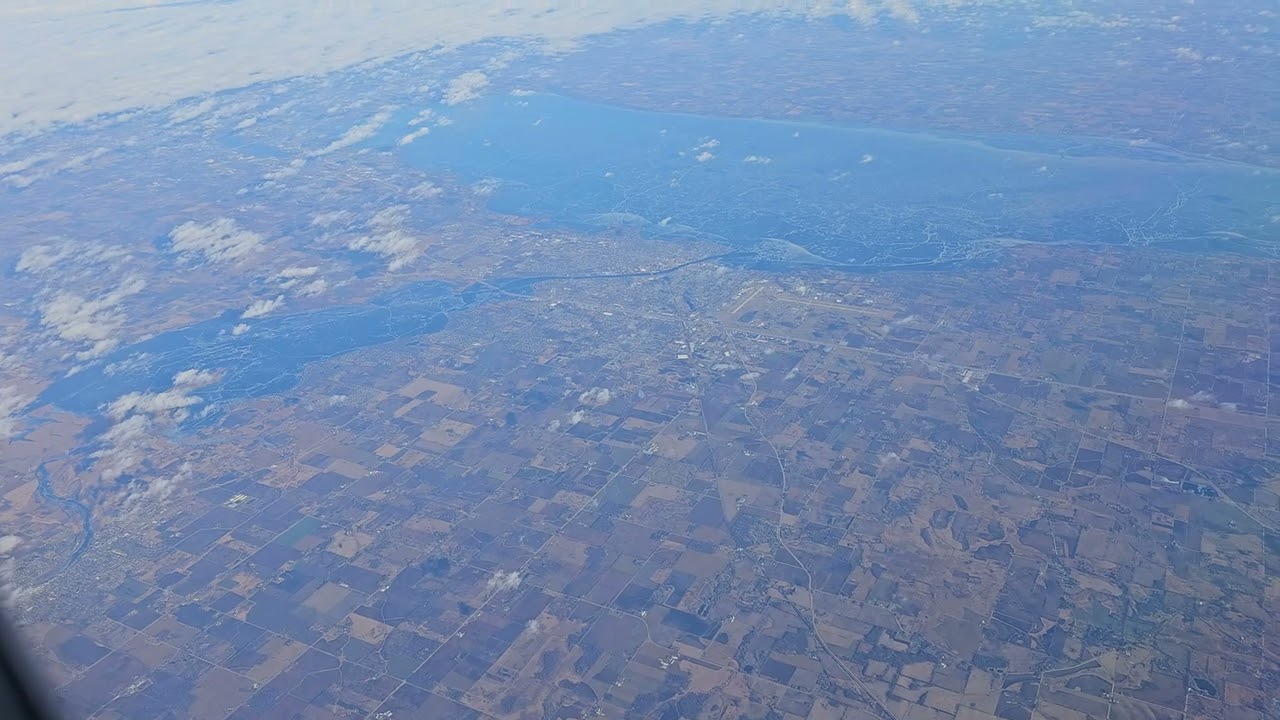 4K.대한항공. 아틀란타 하츠필드공항에서 인천공항으로 운행 위콘주 밀워키인근. 미시간호수 보이는 영상