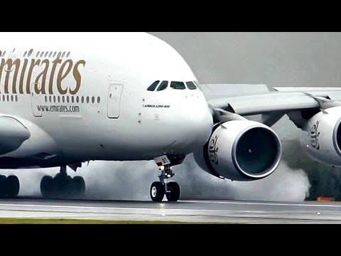 Emirates / Airbus a380 "SuperJumbo" Landing at a Wet rwy at Manchester (Full HD1080p)