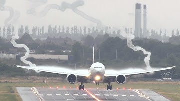 Emirates 777 wake vortex spectacular!