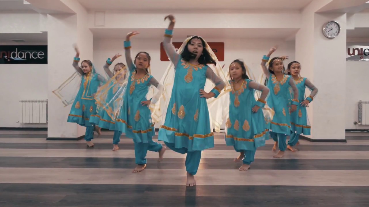 ТЦ Unidance, Юлия Касаткина, Индийский танец - YouTube
