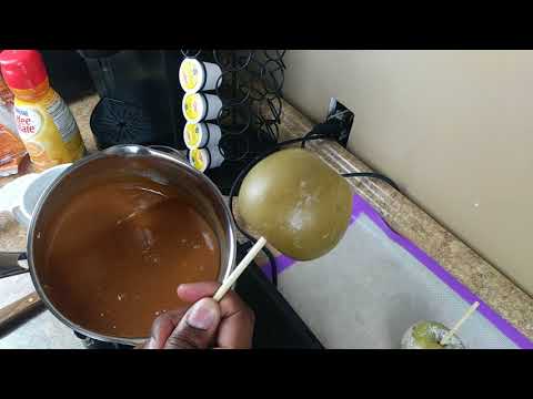 CHOCOLATE CARAMEL CANDY APPLE EASY RECIPE MADE WITH COFFEE CREAMER