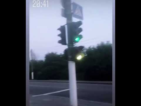 Женщина на проезжей части - Мелитополь