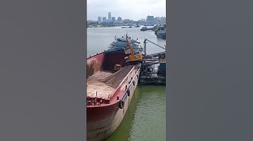 The unloading process on a transport sandship- Good tools and machinery make work easy