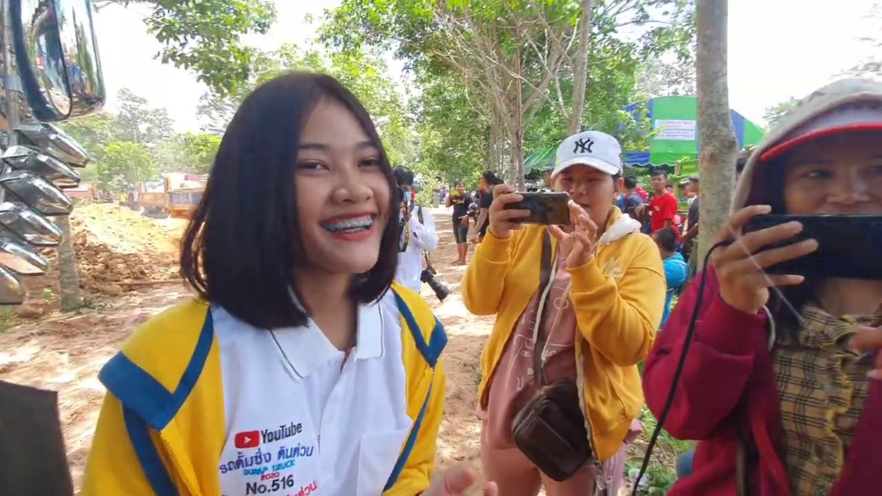 สาวนุ่นถอยเจ้าม้าขาวมาลงปูนจะไหวป่าว งานช่วยเหลือบ้านไฟไหม้