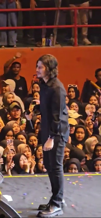 Download lagu Dewa 19 ft. Virzha membawakan hits Dua Sejoli di GOR Satria Purwokerto