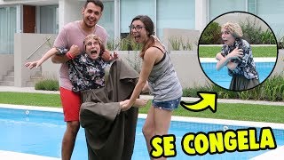 Tiramos A Mi Abuela A La Piscina Por Perder Un Reto En Roblox Se Congela