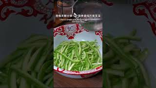 Stir-fried zucchini with bright color, crispy and tender texture