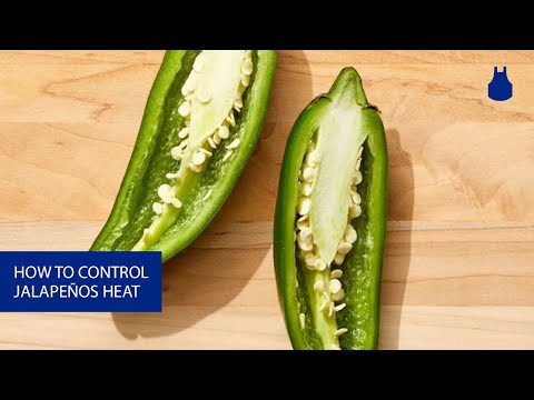 Video: Worden jalapeno's milder als ze worden gekookt?