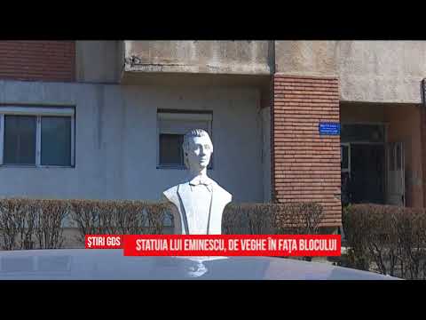 Statuia lui Eminescu, de veghe în faţa blocului camera iphone 8 plus apk