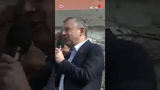 Miting Alanında Fenalaşan Bir Teyze, Ambulansa Ürülürken Özgür Özele Öpücük Yolladı