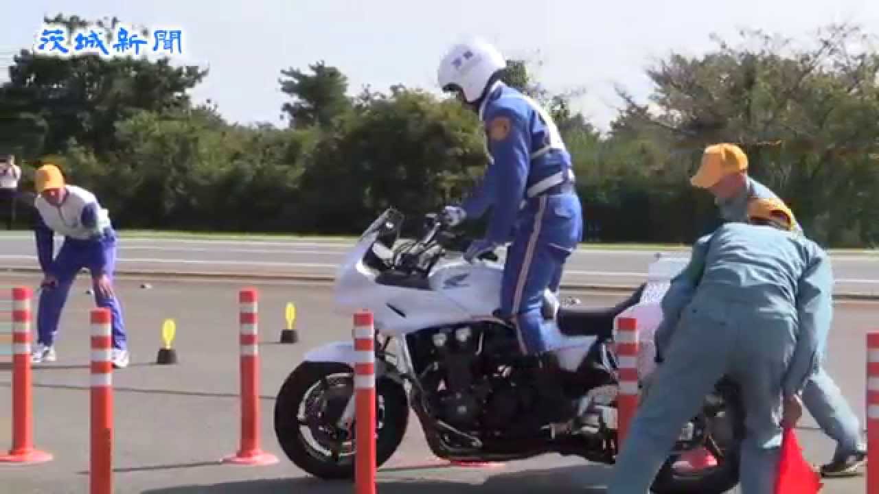 全国の白バイ隊員が技術を競う - YouTube