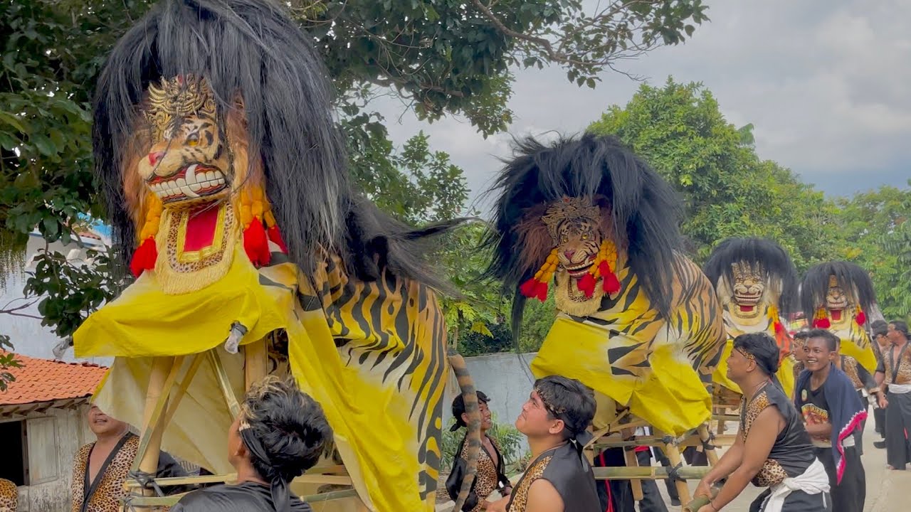 KARNAVAL KECAMATAN TODANAN DIMERIAHKAN   BARONGAN BLORA SENI BARONG SINGO LUMAKSONO