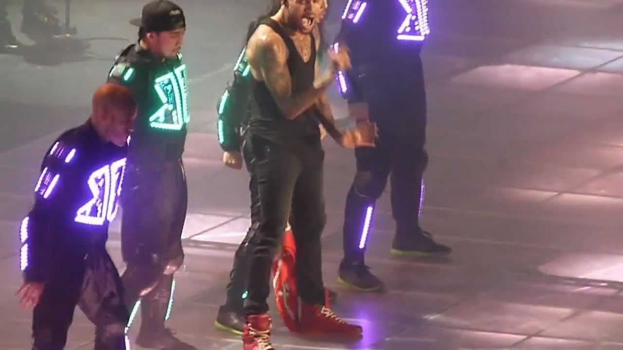 Chris Brown - Forever LIVE ! AT Bercy PARIS 09/12/12