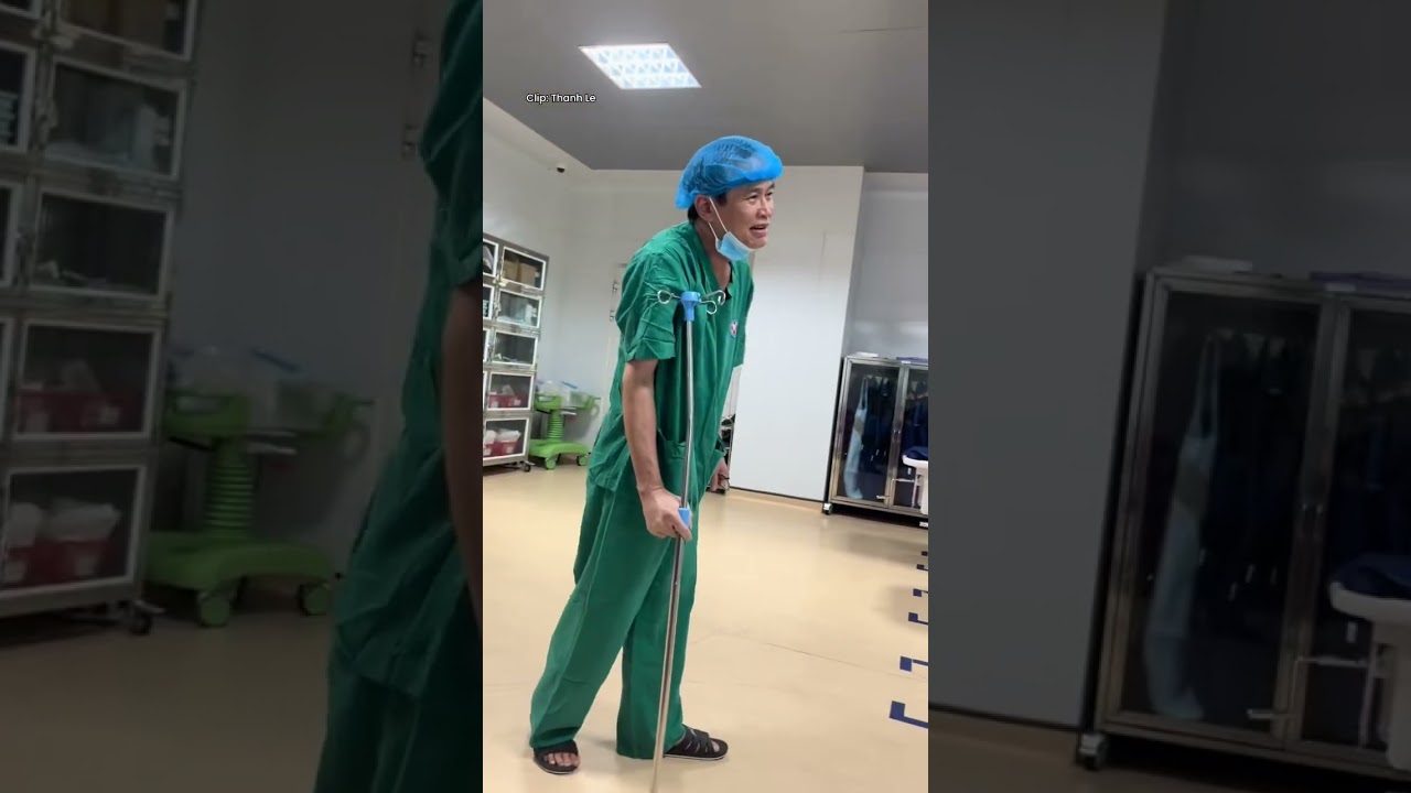 H&igrave;nh ảnh b&aacute;c sĩ bước ra khỏi ph&ograve;ng mổ sau ca phẫu thuật k&eacute;o d&agrave;i 5 tiếng khiến triệu người thổn thức