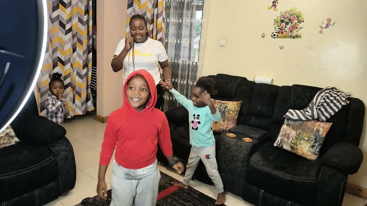 Разыгрываю своих детей, которые разговаривают с Синди по телефону 😂😂😂😂❤️