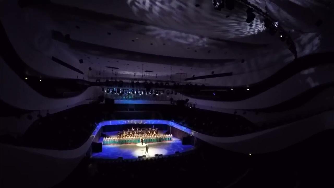 Москонцерт зарядье новая классика. Кз зарядье новое концертное пространство фото. 31 декабря концертный зал зарядье. Парк зарядье амфитеатр. Концертный зал зарядье открытие.