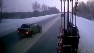 Там где запрещено: неопытный водитель спровоцировал серьезное ДТП в Тюменской области