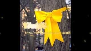 Video thumbnail of "Tony Orlando and Dawn - tie a yellow ribbon (Lyrics)"