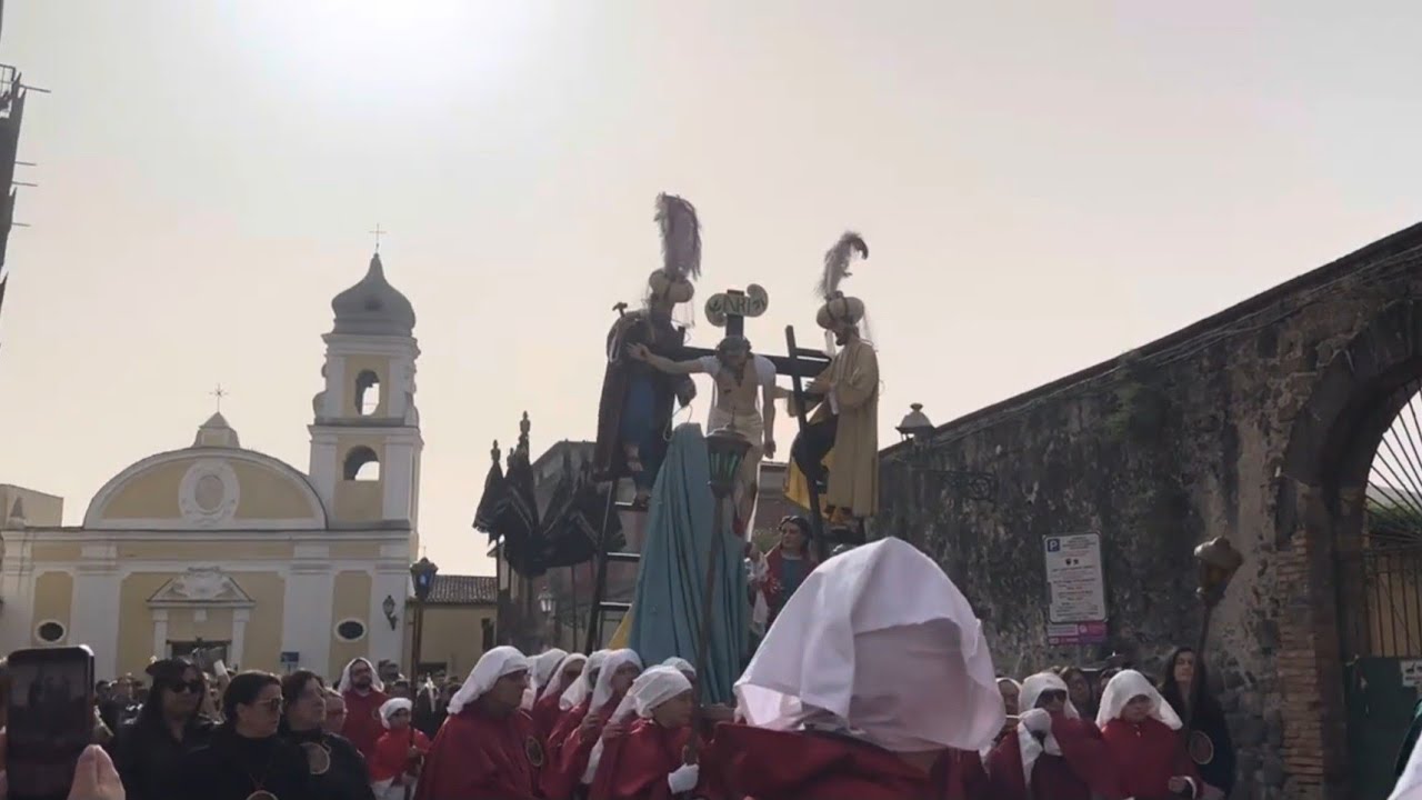 L'Uscita del Mistero della Deposizione, Sabato Santo a Sessa Aurunca