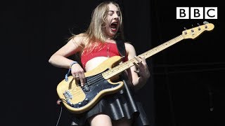Video thumbnail of "Haim performs Fleetwood Mac's "Oh Well" live at T in the Park - BBC"