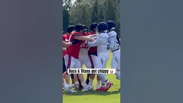 Jeffery Simmons & Cody Mauch going at it 👀 (via LogansTwitty/X @BucsGameday)