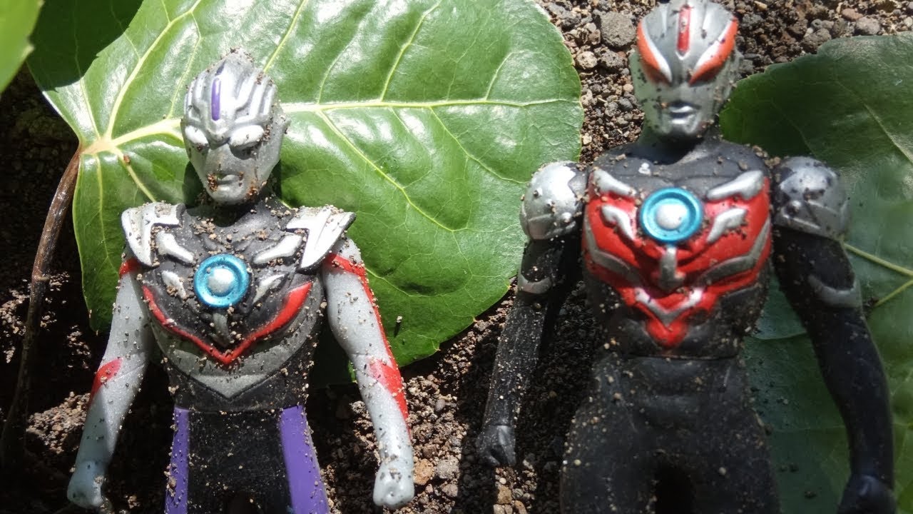 Mainan ultraman dipasir, ultraman orb dan thunder breaster ...